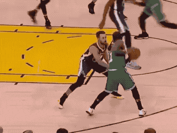 快问快答：C罗倒钩进球。（极速问答：C罗上演倒钩破门）