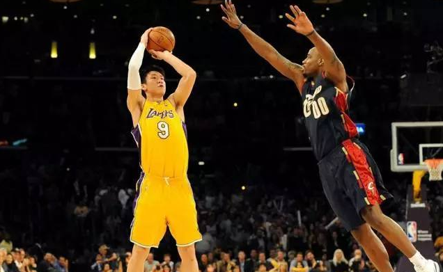 佛罗伦萨连续8场不胜，赛后哲科拿着扩音器与球迷沟通（佛罗伦萨陷入八场不胜，哲科赛后用扩音器与球迷对话）