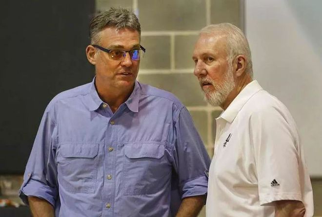 马德兴：有关方面对王洪亮带队0-3巴西不满，却对女足0-8沉默（马德兴：相关方面对王洪亮率队0-3负巴西不满，对女足0-8却缄默不语）