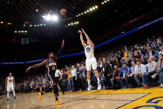 斯基拉：DV9续约的唯一可能是接受3-4年合同，年薪600-800万（斯基拉：DV9续约需签3-4年合约，年薪600-800万为唯一方案）