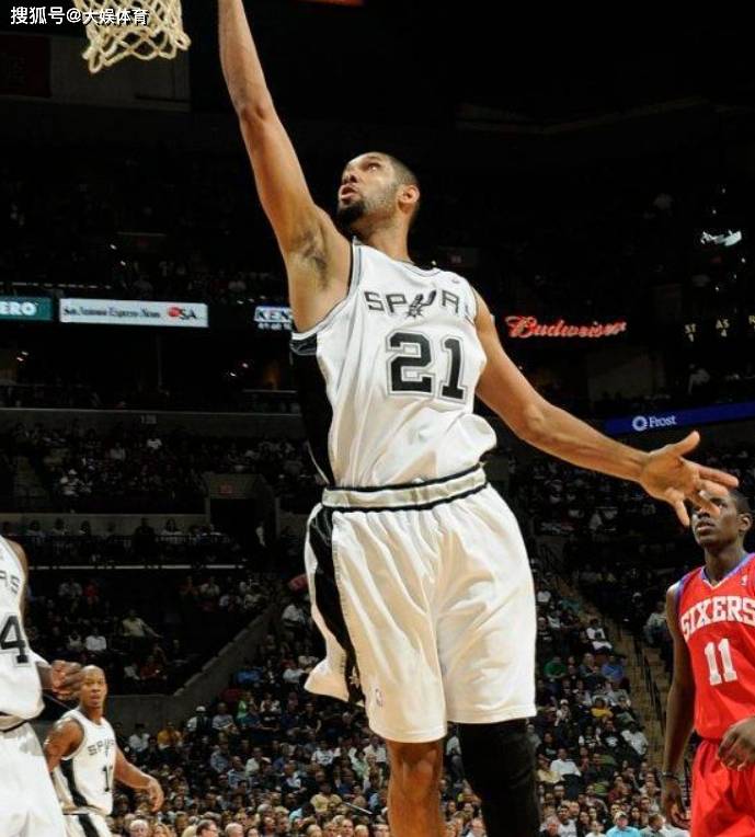 德乙前瞻：杜塞尔多夫大幅迫近降级区，沙尔克需3分巩固榜首（德乙前瞻：杜塞尔多夫逼近降级线，沙尔克力争三分稳住榜首）